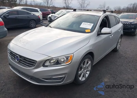 2017 Volvo V60 T5 Premier из США, поврежденный, VIN YV140MSK8H1343873